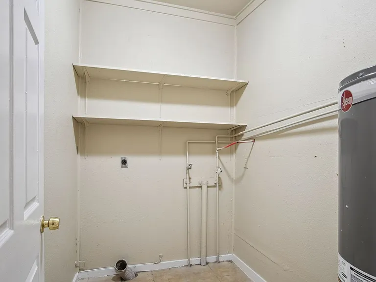 1518 Burnet St — Photo 13