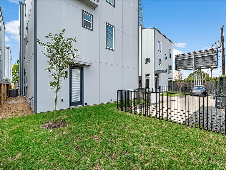 8411 Hempstead Rd #A — Photo 35