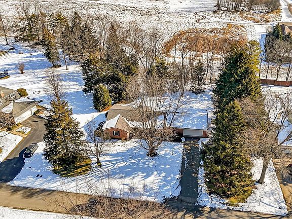 5th image of 710 Hawthorne Dr