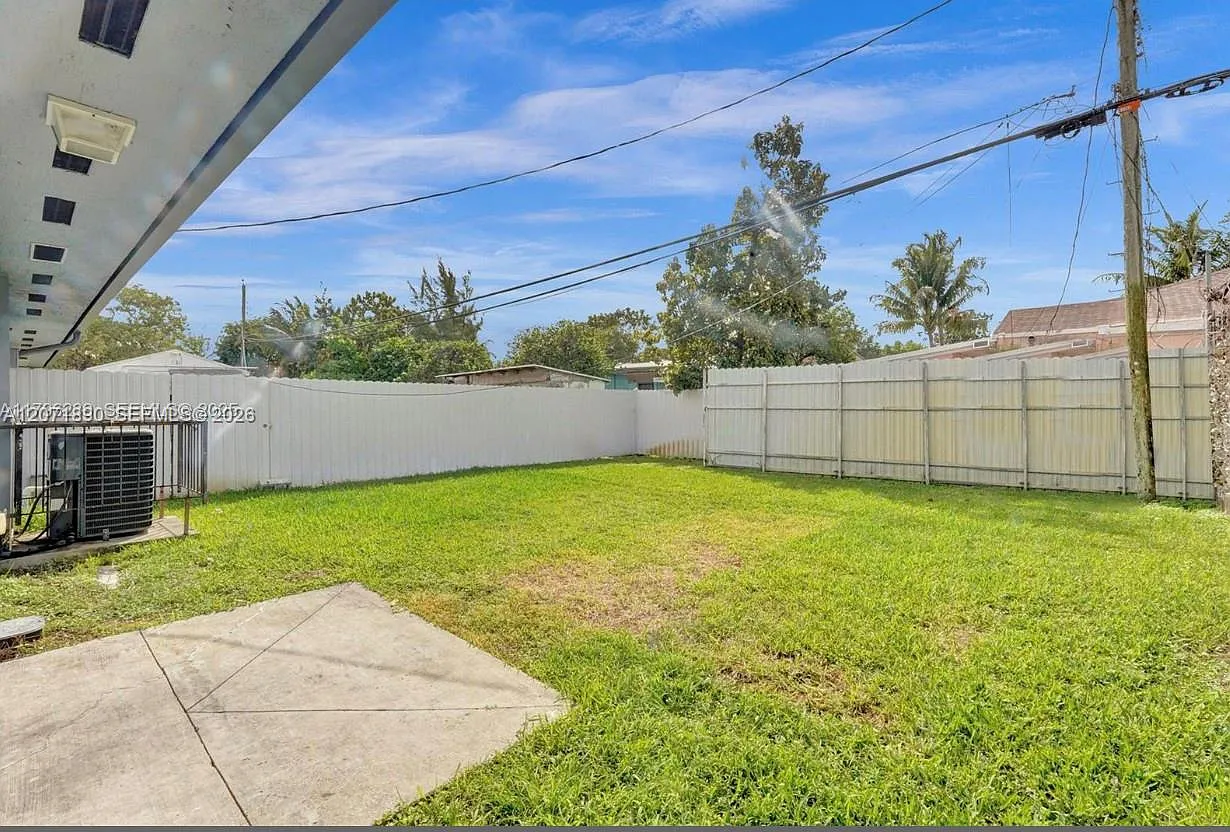 3 bed, 2.0 bath, 1100 sqft, $3,200 — Photo 4