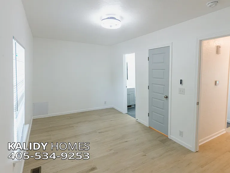 221 W Wayne St — Photo 11