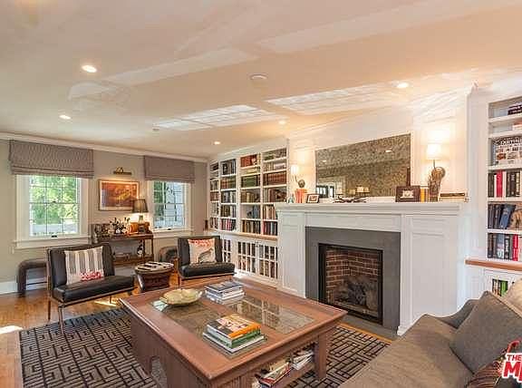 3rd image of 1414 N Benton Way