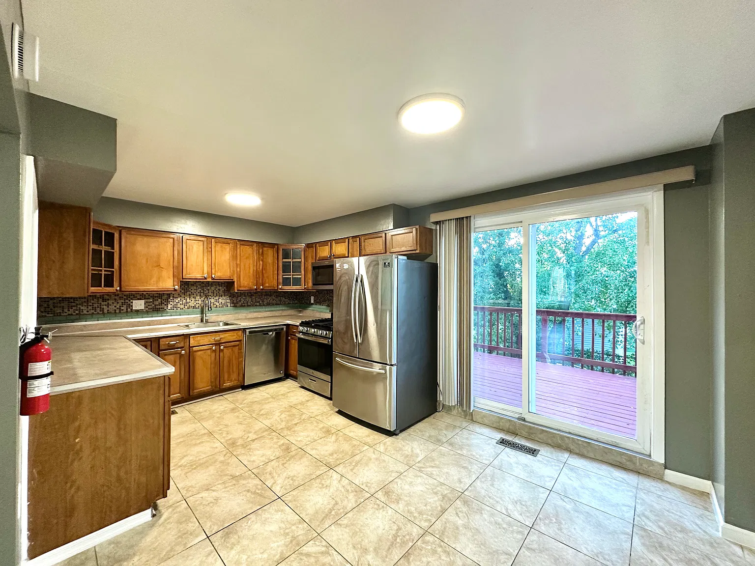 4 bed, 1260 sqft, $2,500 — Photo 4