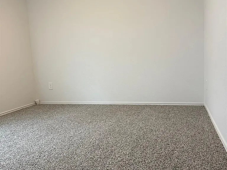 31310 Derbyhaven Dr — Photo 13