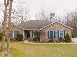 1 Point Of Woods, Hazleton, PA 18202