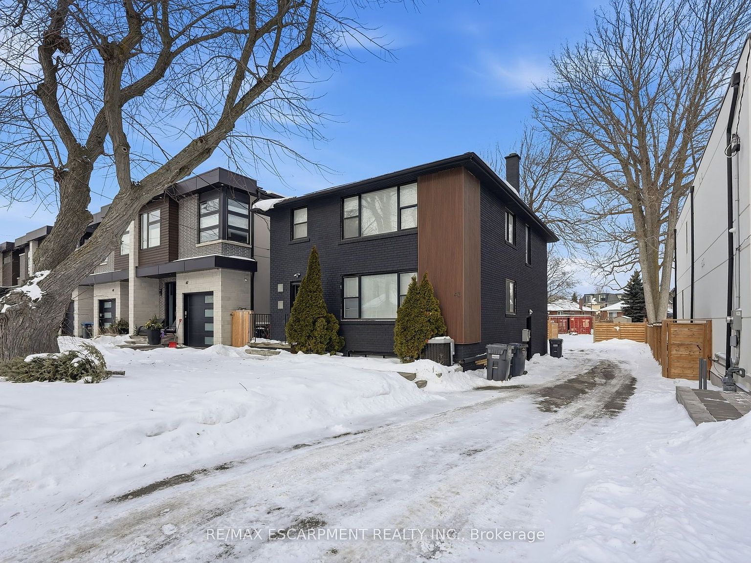 43 Broadview Ave, Mississauga, ON L5H 2S8 | MLS #W13069906 | Zillow