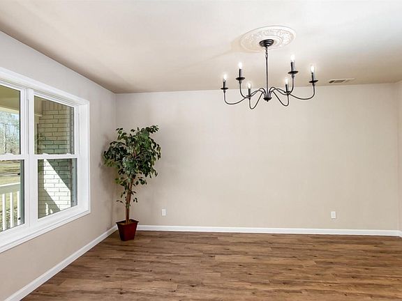 4th image of 131 Pinevale Way
