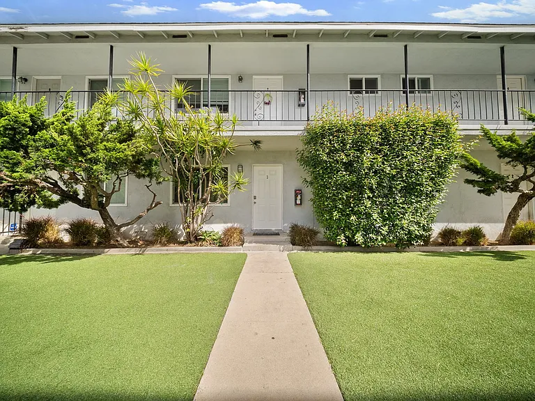 1577 Pine Avenue — Photo 3