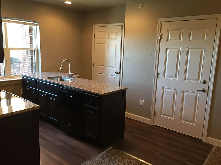 Elm Terrace Apartments — Photo 16