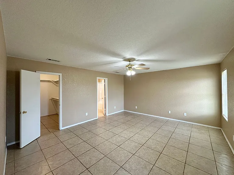 4404 Waterside Dr — Photo 15