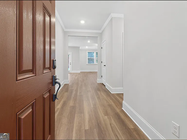 127 Vivian Ln — Photo 6