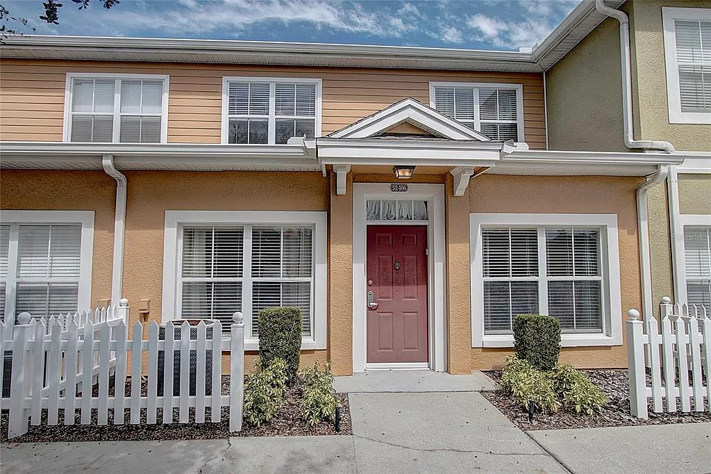 3 bed, 2.0 bath, 1296 sqft, $1,800 — Photo 1