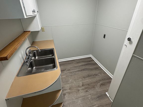 3rd image of 52 Howe St #1