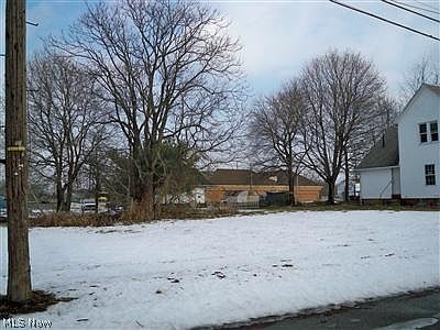 1st image of 10th St NE
