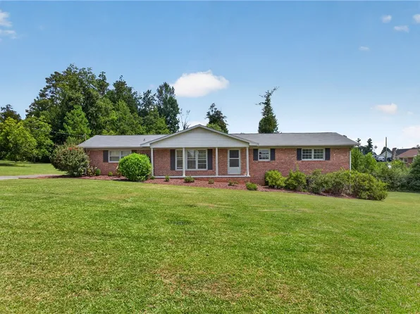 602 W Quincy Rd, Seneca, SC 29678