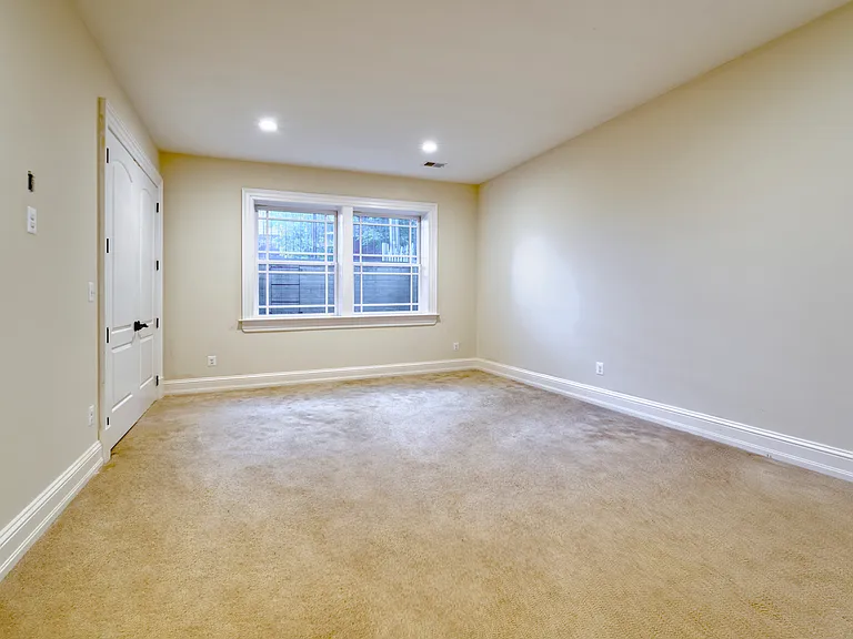 6506 Divine St — Photo 32
