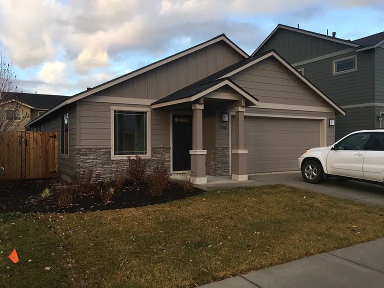 2935 NW Cedar Ave — Photo 1