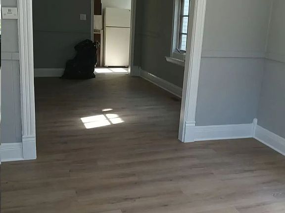4th image of 621 N Ash St