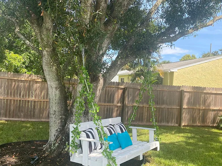 1971 SE Lavina Cir — Photo 17