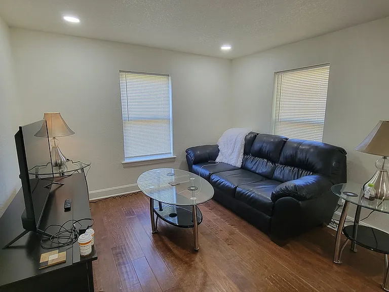 501 E Hereford Ave — Photo 7