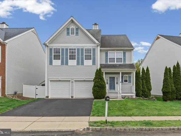 22 Stanford Dr, Kendall Park, NJ 08824