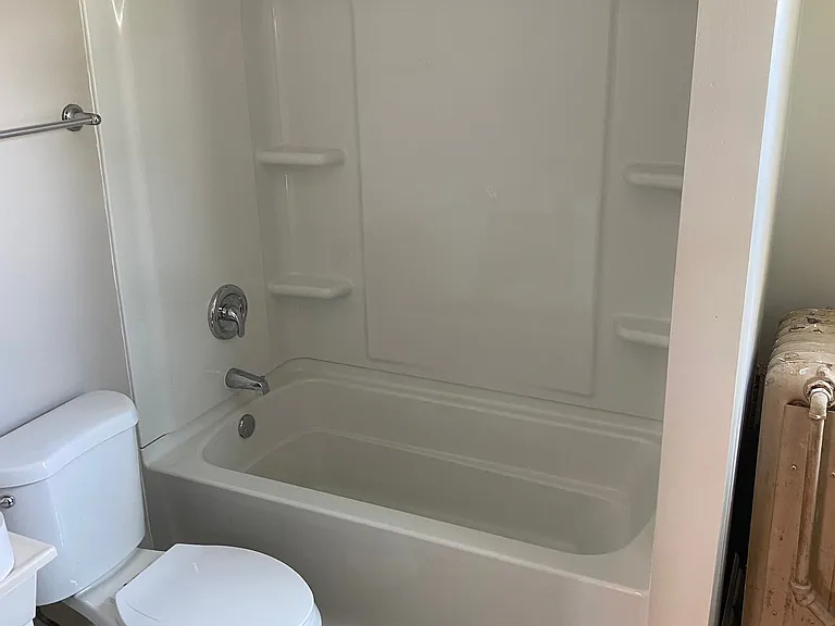 720 Goold St #4 — Photo 6