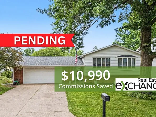 823 Sunrise Cir, Muscatine, IA 52761