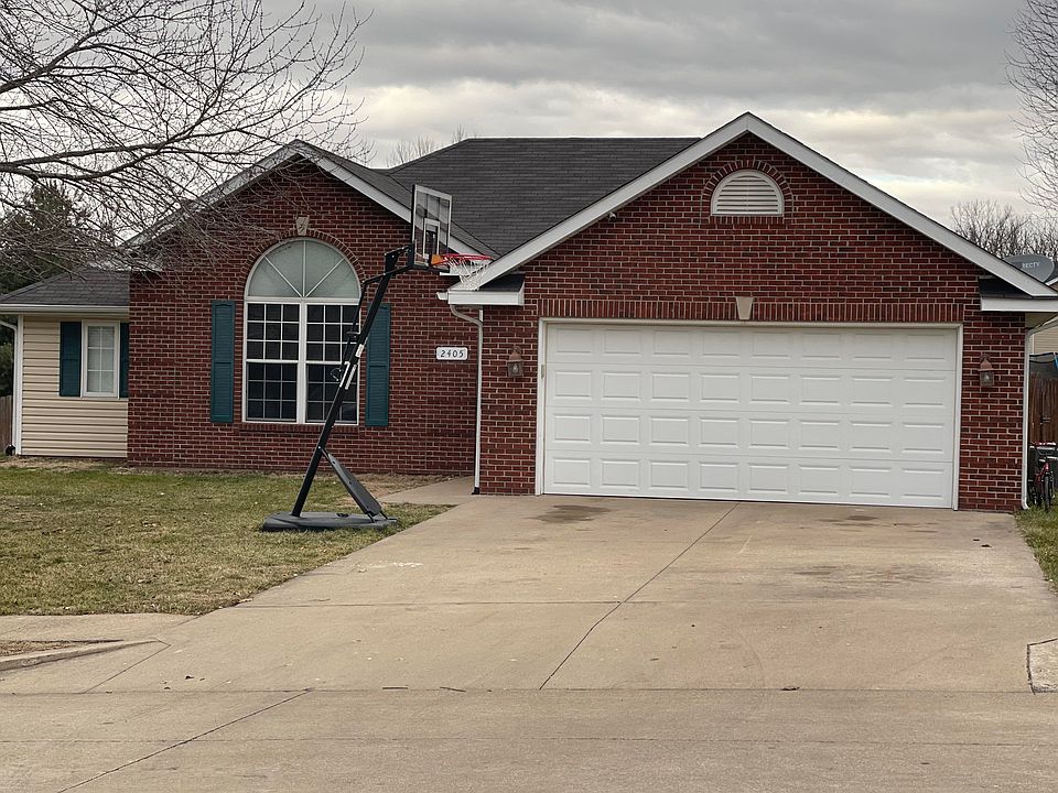 2nd image of 2405 Springdale Dr