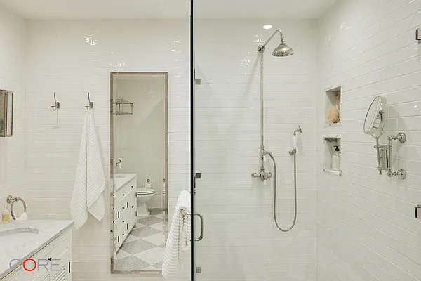 Rented by CORE | media 14