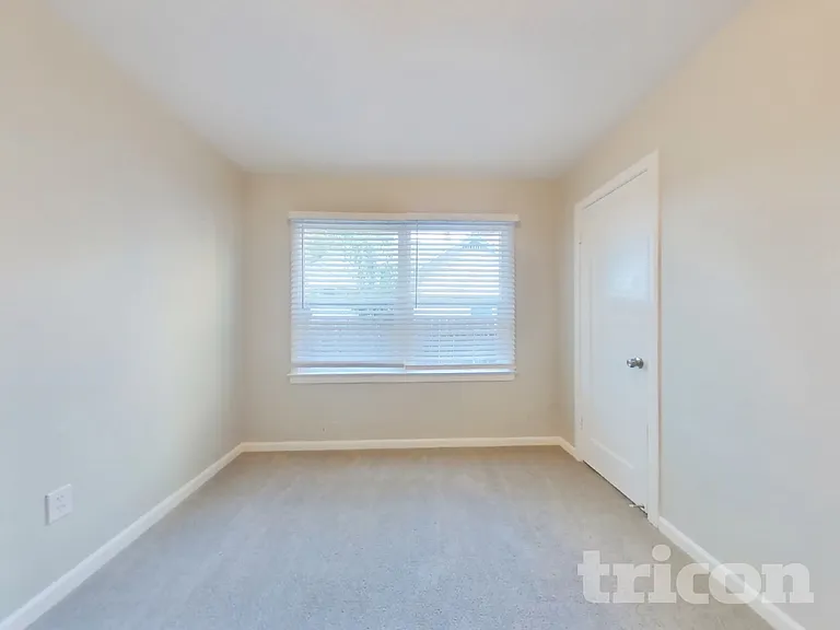 463 Park Ave — Photo 11