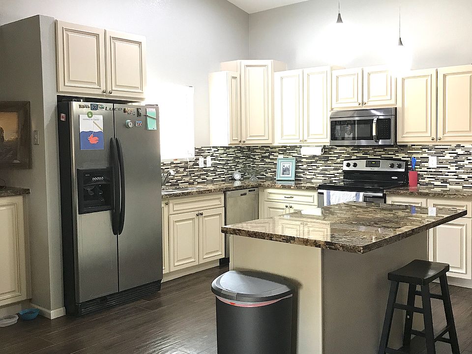 1st image of 910 N Somerset Cir