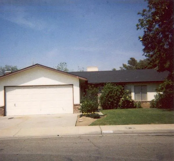 3084 Helm Ave