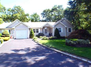 6 Elizabeth Ct, Lake Grove, NY 11755