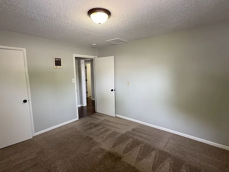 210 SE Court St — Photo 9