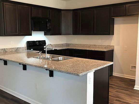 5th image of 26612 Parkwood Dr