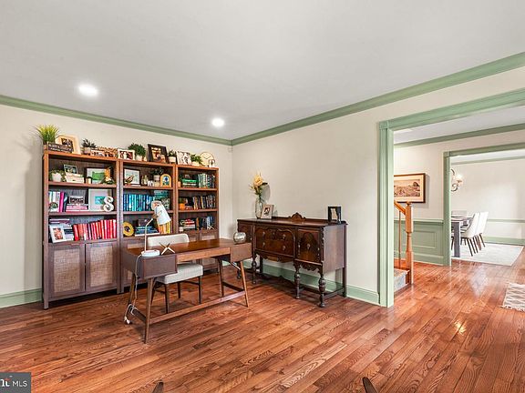5th image of 24 Pond View Dr
