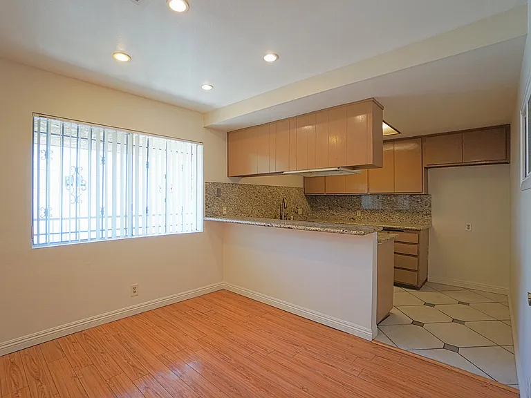 429 S New Ave #5 — Photo 5