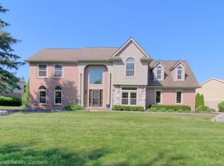 24418 Holyoke Ln, Novi, MI 48374