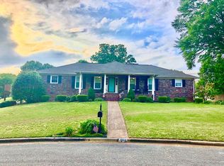 1904 Beechwood Cir, Florence, AL 35630