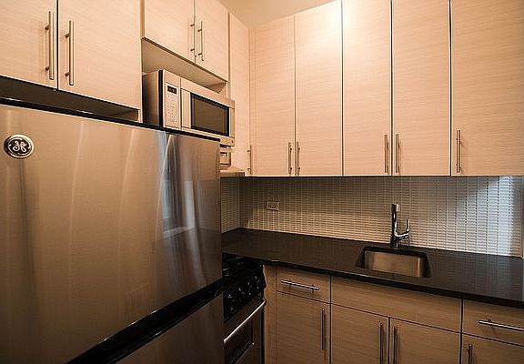 4th image of 4 Park Ave APT 14U