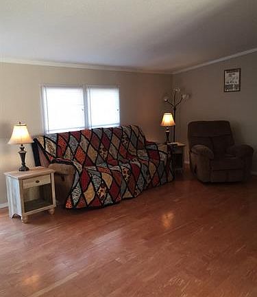 3rd image of 1421 Peach St