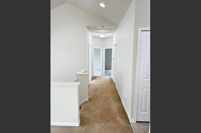 429 Grosvenor Ln — Photo 8