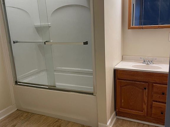 3rd image of 612 Douglas Ave APT 3