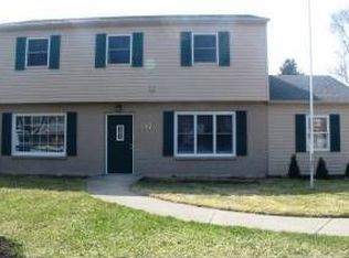 517 White Oak Rd, Bolingbrook, IL 60440