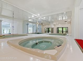 114 Summerton Cir, East Stroudsburg, PA 18301