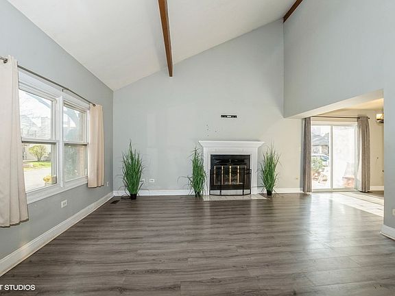 3rd image of 15706 Chesterfield Ln