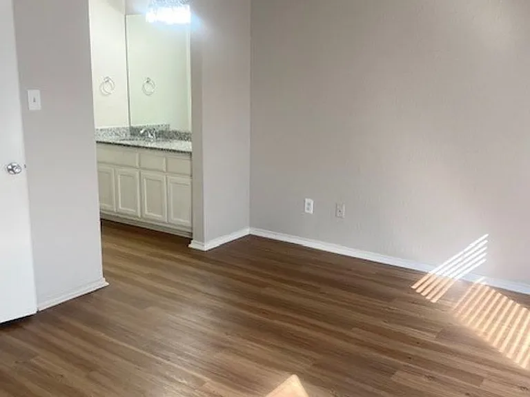 305 Schumacher Dr — Photo 10