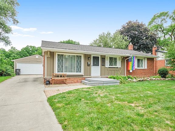 2nd image of 2431 Darrow Dr