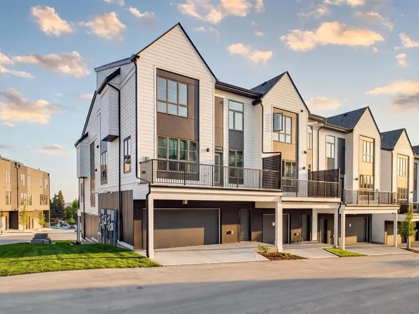 604 SW Sovereign Cmn SW, Calgary, AB T3C 3Y3