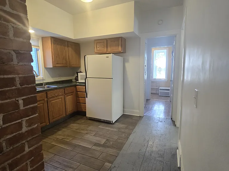 254 W Utica St — Photo 19